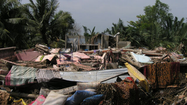 Снимка: Свлачище уби седем души, десетки са в неизвестност 