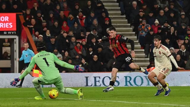 Снимка: След 4 равенства: Ливърпул се задави с 