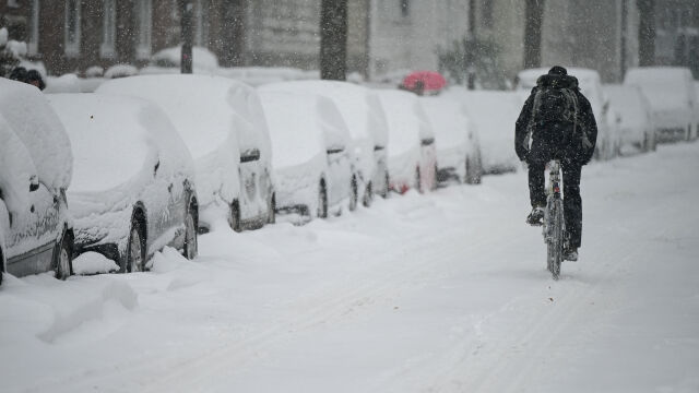 Снимка: Ранени и заседнали в снега: Стотици катастрофи в Германия заради поледиците