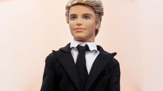 Снимка: Разкрито е истинското име на куклата Кен! (ВИДЕО)