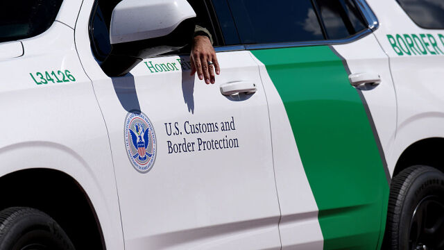 Снимка: Поредна стрелба в САЩ: Граничен полицай стреля по човек близо до границата с Мексико