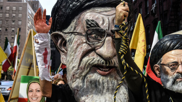 Снимка: Иран обеси мъж, обвинен в шпионаж за Израел