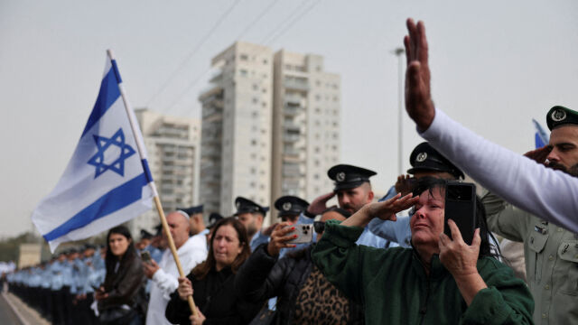 Снимка: Погребват последния израелски заложник, след като тленните му останки бяха върнати от Газа