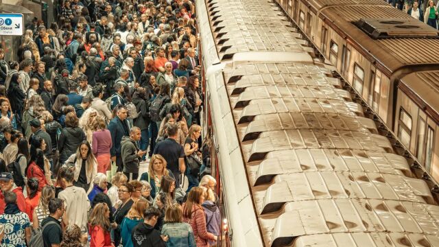 Затварят за повече от месец две метростанции в София