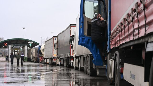 Снимка: Сръбските превозвачи са блокирали 20 гранични пункта (СНИМКИ)