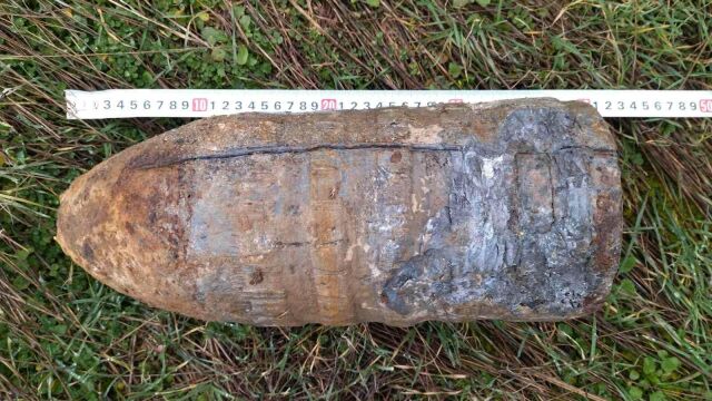 Снимка: Военнослужещи унищожиха невзривен боеприпас, открит на кея в Русе