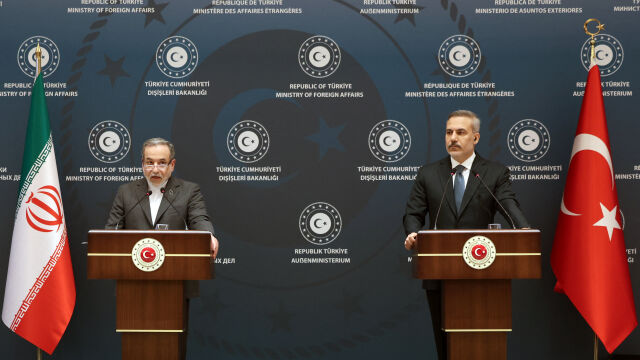 Снимка: Турция призова САЩ и Иран да се върнат на масата на преговорите