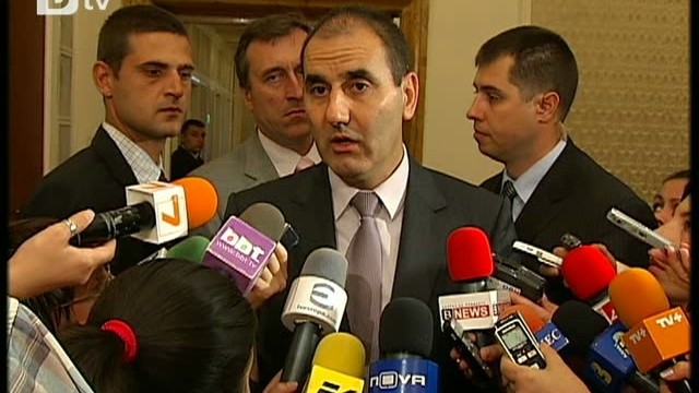 Снимка: Цветанов: 13 000 часа извънредно са работили в МВР заради новите документи