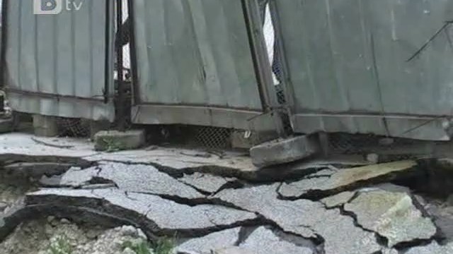 Снимка: Децата на Смолян играят на опасни площадки