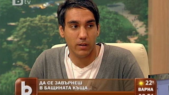 Снимка: Момче, изоставено от родителите си: Не се сърдя и не съм тъжен