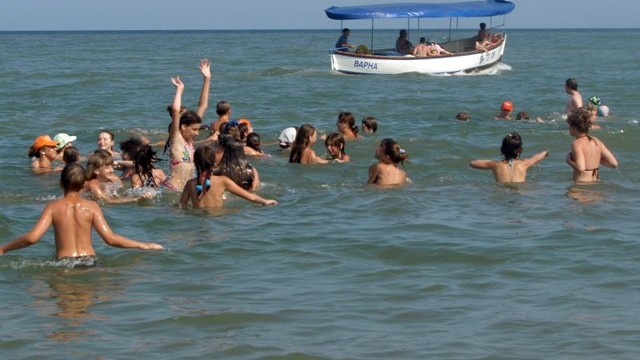 Снимка: Вирус порази 80 деца на лагер в Каваците