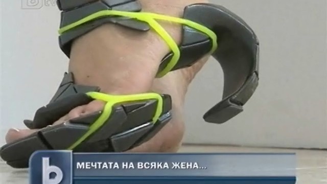 Снимка: 256 чифта обувки от 16 части? Възможно е!