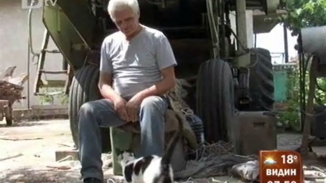 Снимка: Кандидат-кмет търси жена ... с ослепителна усмивка и малки крака 