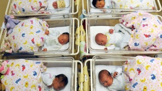 Снимка: 7 хиляди, или 10% от бебета у нас, се раждат недоносени