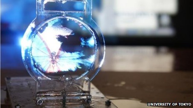 Снимка: Учени изобретиха най-тънкия дисплей – направен от сапун