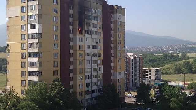 Снимка: Пожар горя в столичния квартал 