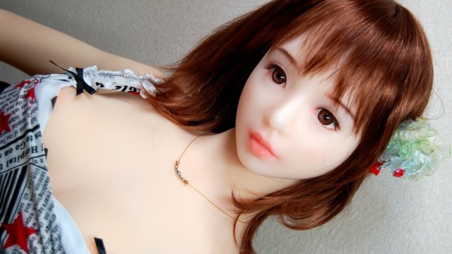 Снимка: 18 полицаи спасиха секс кукла