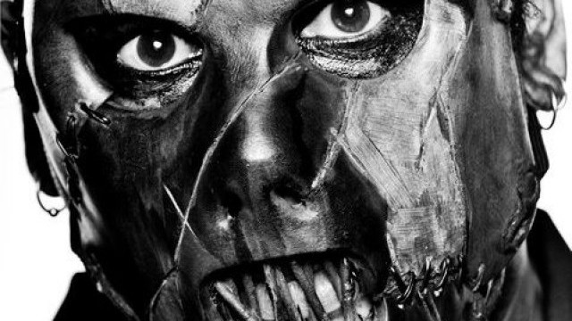 Снимка: Обраха вокалиста на Slipknot