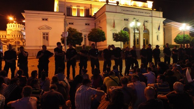 Снимка: Държавата намери пари за извънредния труд на полицаите