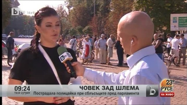 Снимка: Ранена полицайка: Бяхме инструктирани да не използваме физическа сила