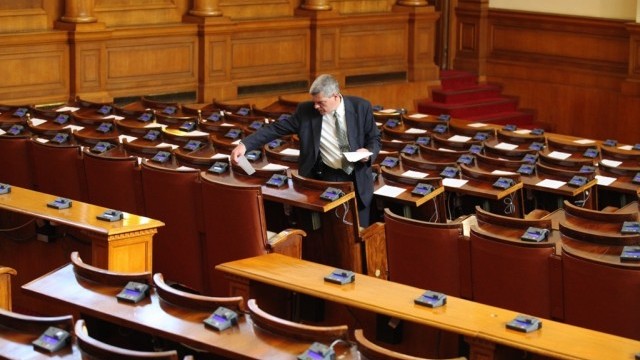Снимка: След извънреден председателски съвет и от четвъртия път депутатите събраха кворум