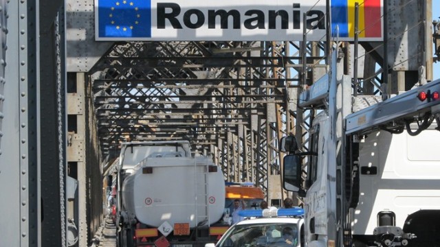Снимка: Драстичен скок: Румъния утроява данъците върху имоти и автомобили от 2026 г.