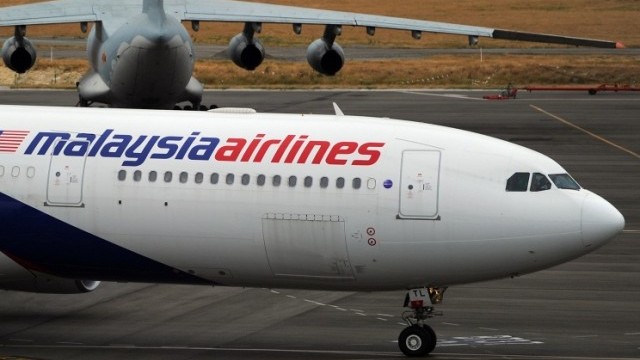 Снимка: Сред пътниците в MH-17: Монахиня, топ пилот и писател