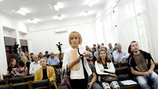 Снимка: Манолова с подкрепа от критиците на Станишев