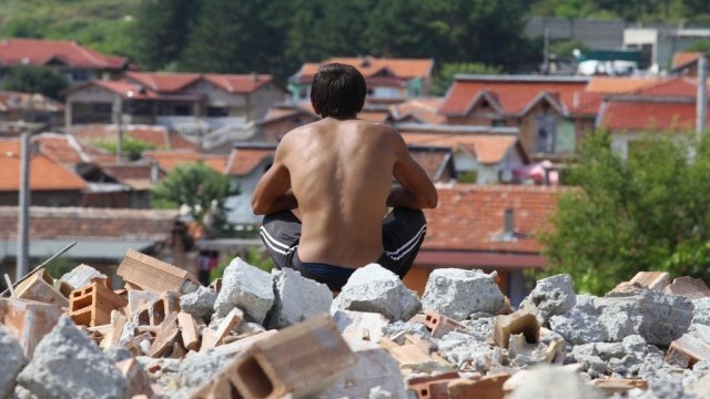 Снимка: В Стара Загора връчват заповеди за премахване на незаконни къщи