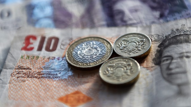 Снимка: Растежът на заплатите във Великобритания се забави до 4,6%