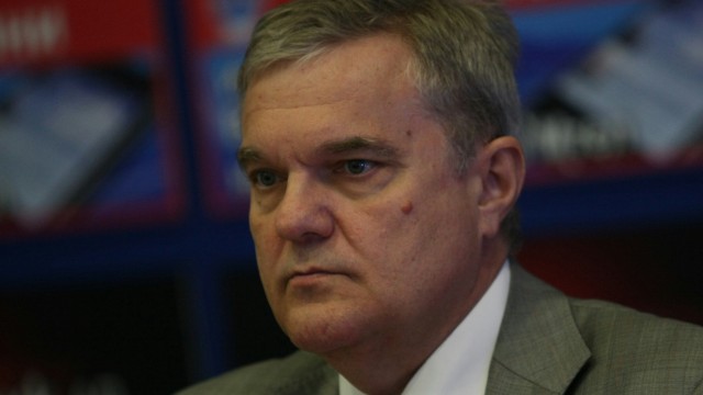 Снимка: Румен Петков: Корнелия Нинова да обясни защо така ентусиазирано работи за ГЕРБ