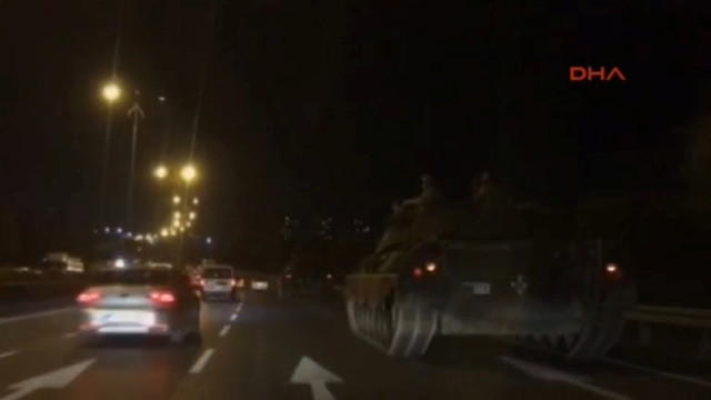Снимка: Военно положение и полицейски час в Турция