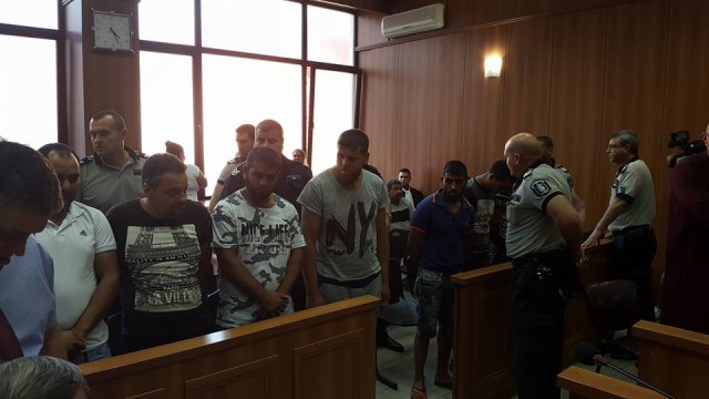 Снимка: Двама от обвинените в хулиганство в Асеновград остават в ареста