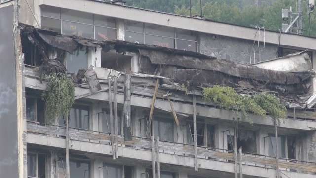 Снимка: Може и да разрушат хотел „Соколица” в Смолян