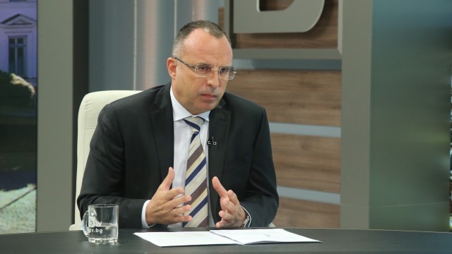 Снимка: МЗХ търси вариант да спре продажбата на земеделска земя на чужденци