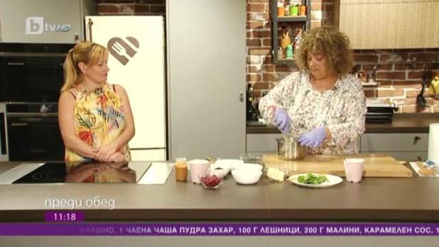 Гладиатори в кухнята: десерт руло с кафе и малини от Теодора