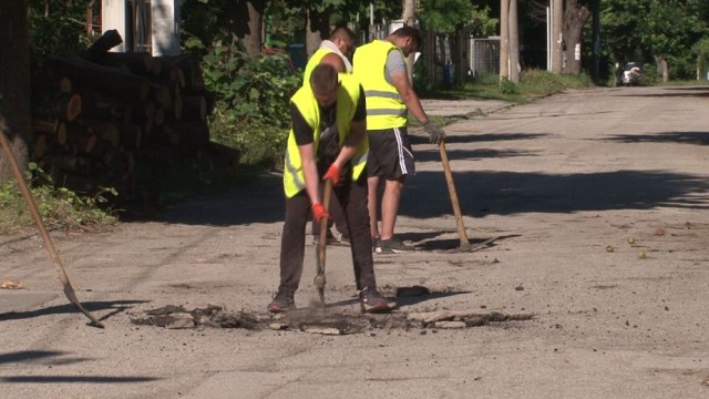 Снимка: С кирка и метла през лятото: Да спечелиш пари на студентска бригада 