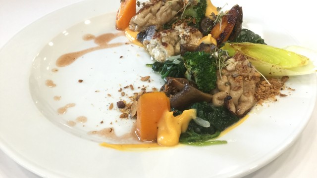 Николай Попов от MasterChef приготвя глазиран мозък със спанак и гъби