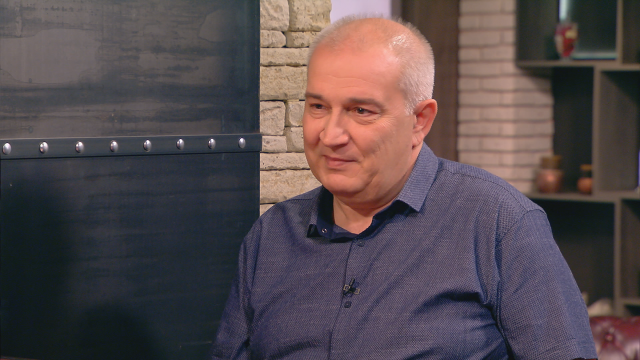 Снимка: 8-милионният българин е мечтал да стане космонавт, а е станал адвокат