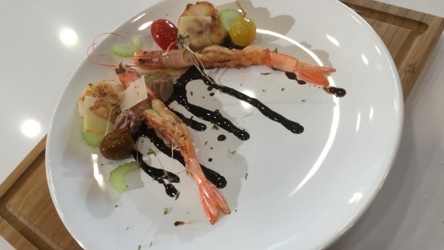 Даниел Радойков от MasterChef приготвя морски дарове с пастет от гъши дроб