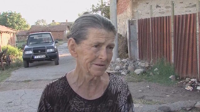 Снимка: Как продължава животът на баба Дора след като умъртвиха стадото ѝ?