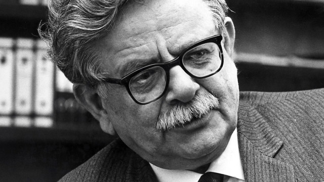 Снимка: Елиас Канети ~ Тя се омъжи за него, за да бъде винаги с него. Той се ожени за нея, за да забрави за нея