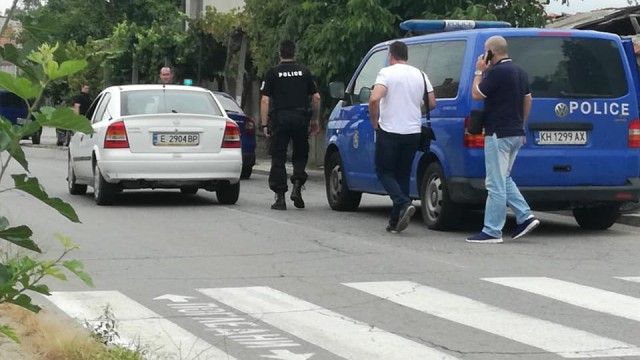 Снимка: Полицейска акция в Бараково, свързана с убийството на жена в Благоевград