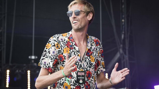 Снимка: Култовият Питър Крауч спира с футбола (ВИДЕО)