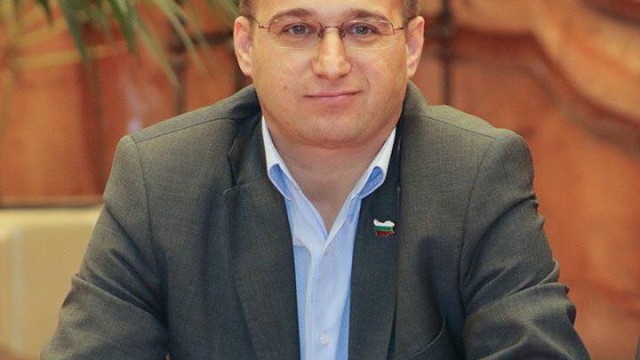 Снимка: Столичен общински съветник с петиция до президента на САЩ за сделката с F-16
