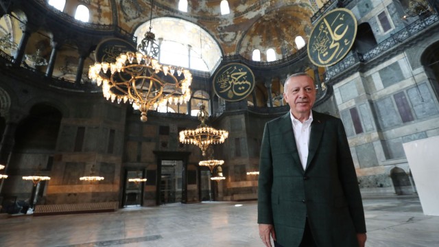 Снимка: Ердоган: Християните ще могат да посещават 