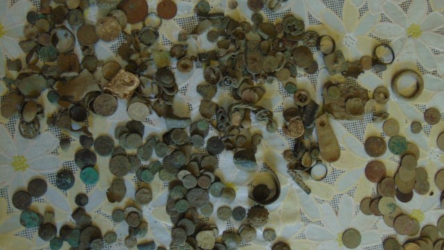 Снимка: Иззеха над 700 старинни монети в Ямбол