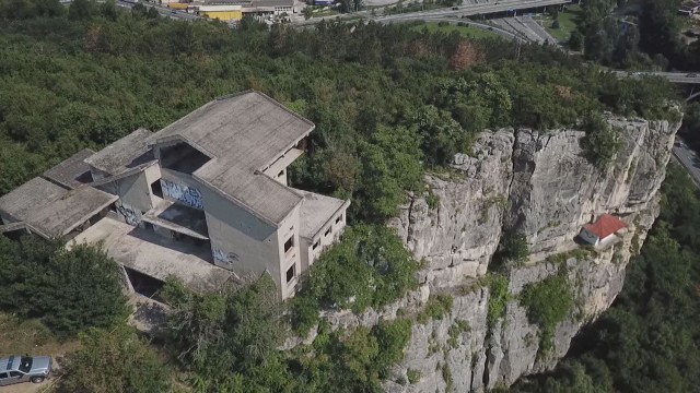 Снимка: Черепно-мозъчна травма е причината за смъртта на 15-годишното момиче във Велико Търново