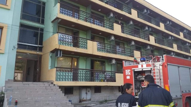 Снимка: Прокуратурата разследва пожара в дома за възрастни във Варна с жертви и ранени