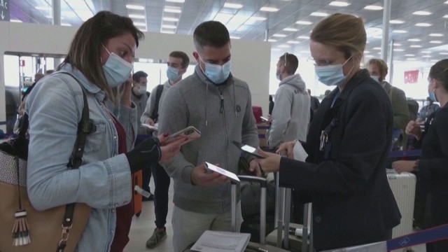 Снимка: Франция: На музей, кино или спортна среща само със санитарен паспорт